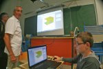Le souk des outils : un expert de Cabri 3D et un jeune collégien